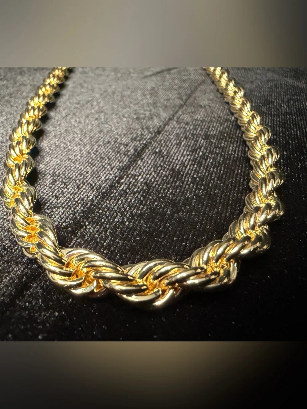 24in 8MM Rope Chain 14K Premium Finish Beautiful Stand Out Piece. Brand new.